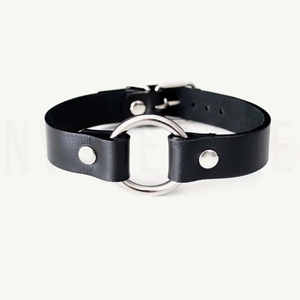 Halsband mit Metallring