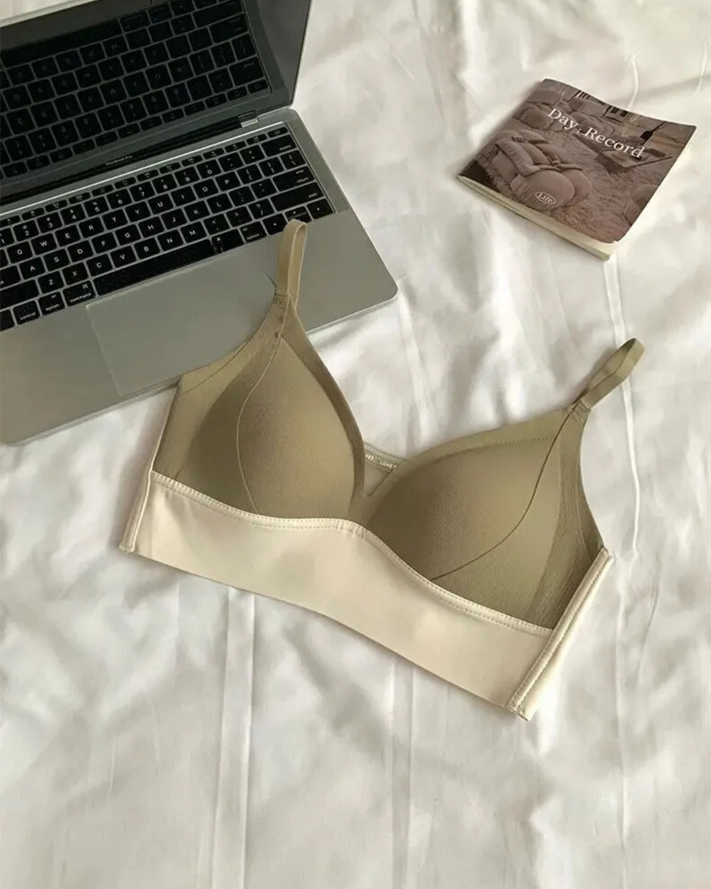 Weicher Bralette-BH mit dekorativem Unterteil