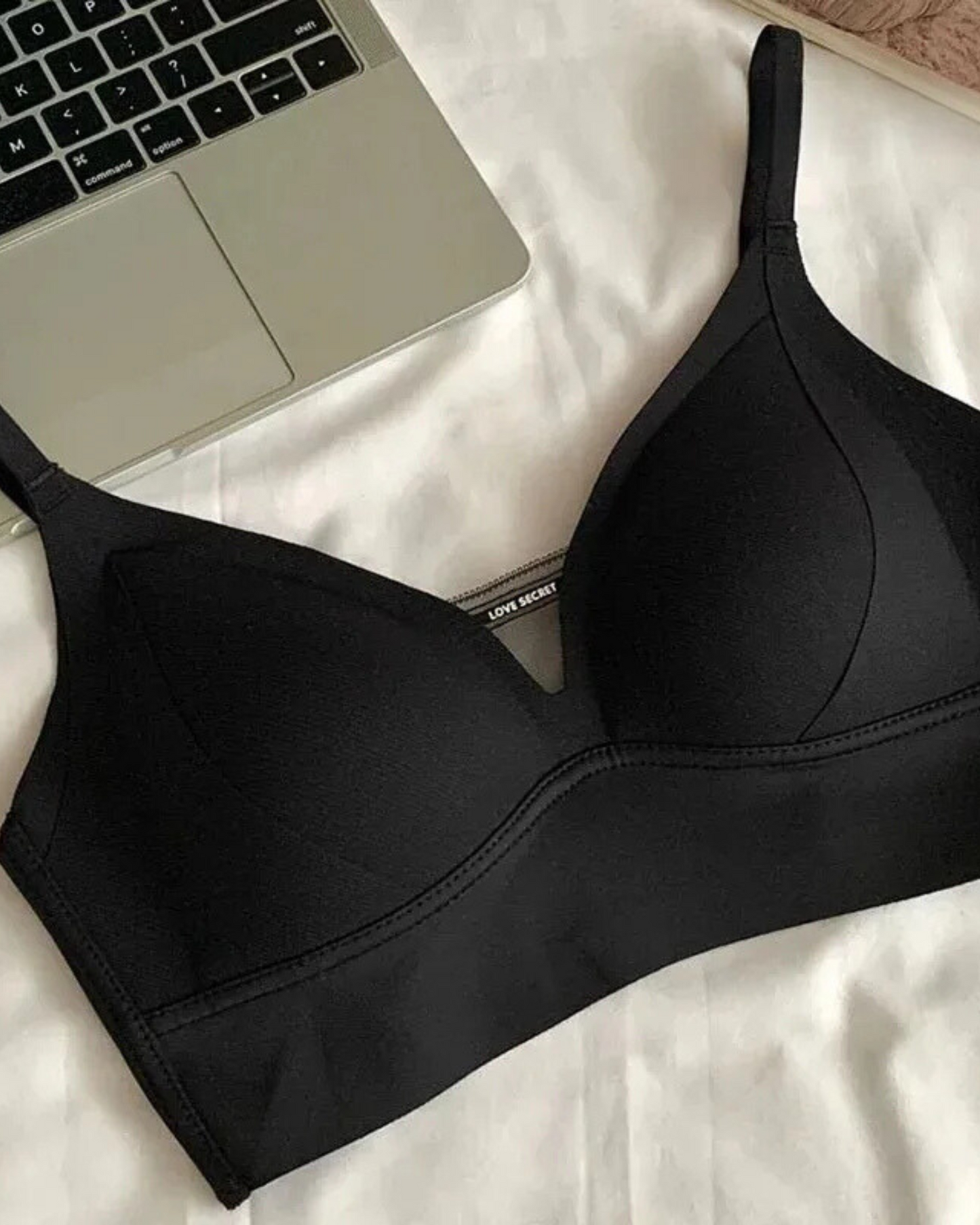 Weicher Bralette-BH mit dekorativem Unterteil