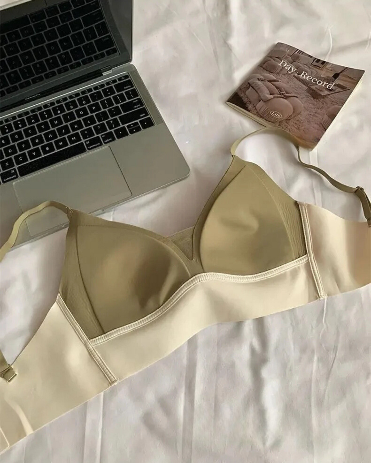 Weicher Bralette-BH mit dekorativem Unterteil