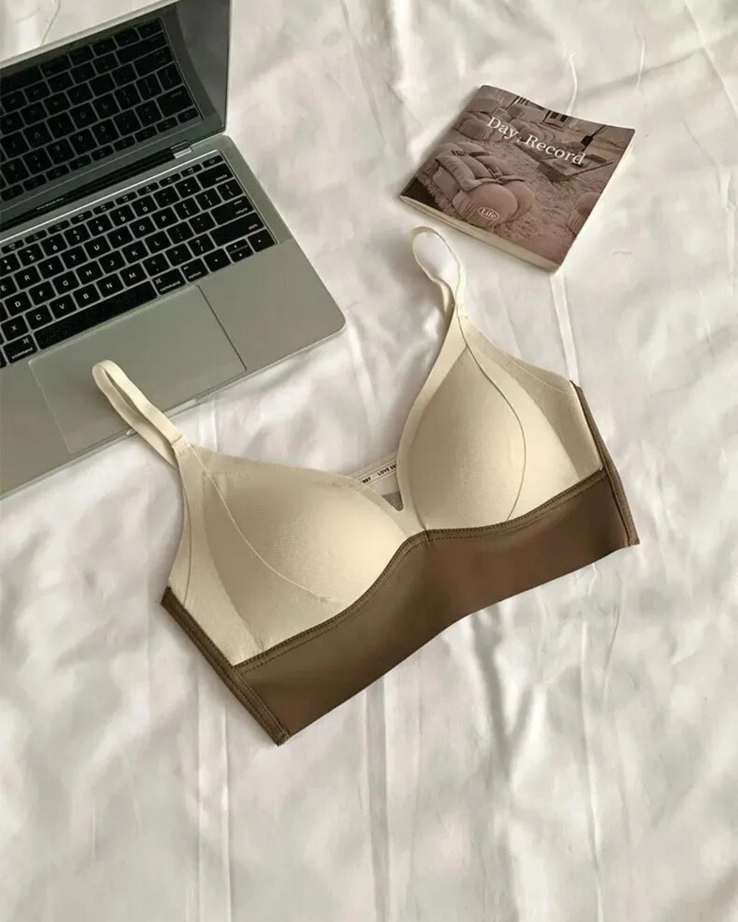 Weicher Bralette-BH mit dekorativem Unterteil