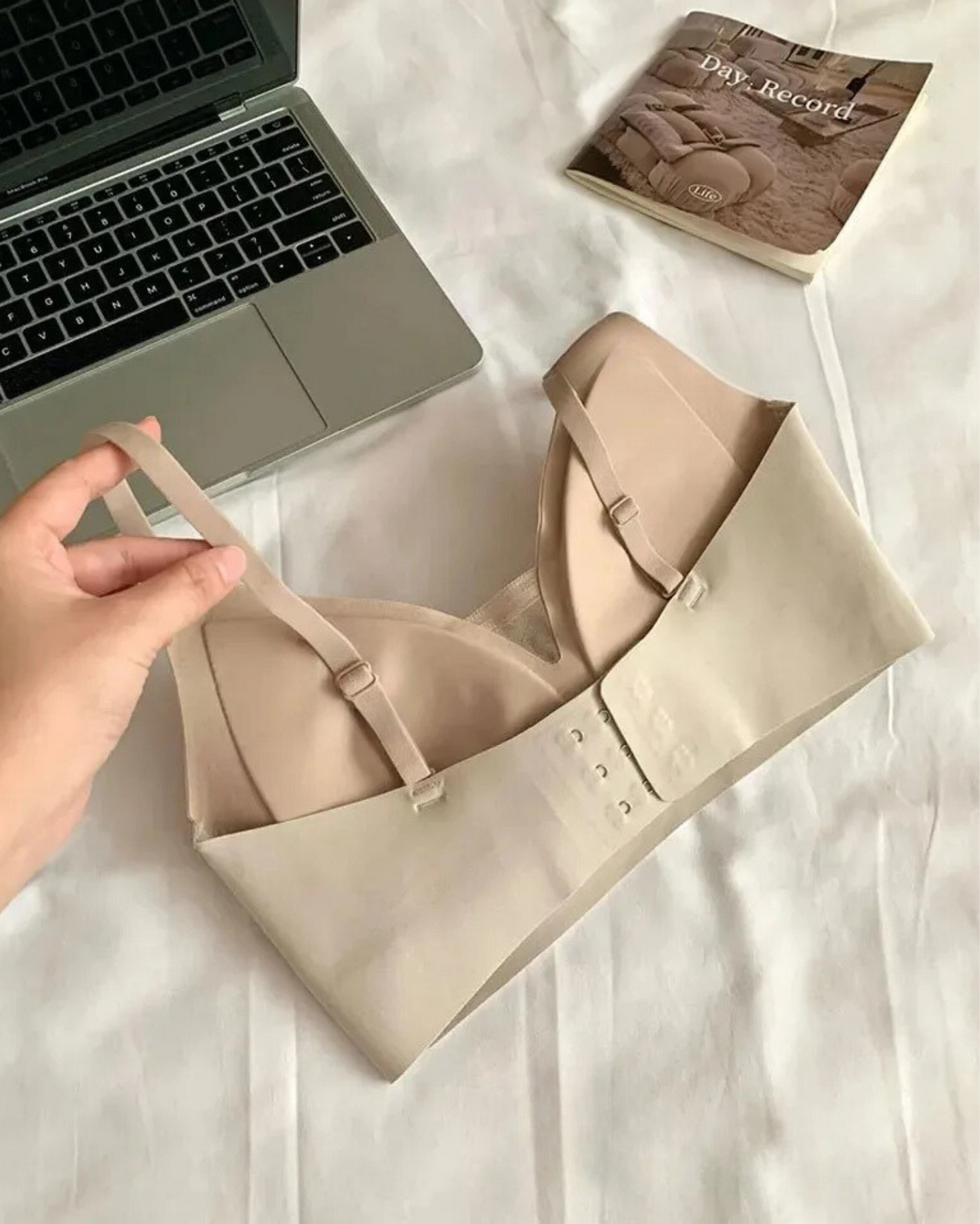 Weicher Bralette-BH mit dekorativem Unterteil