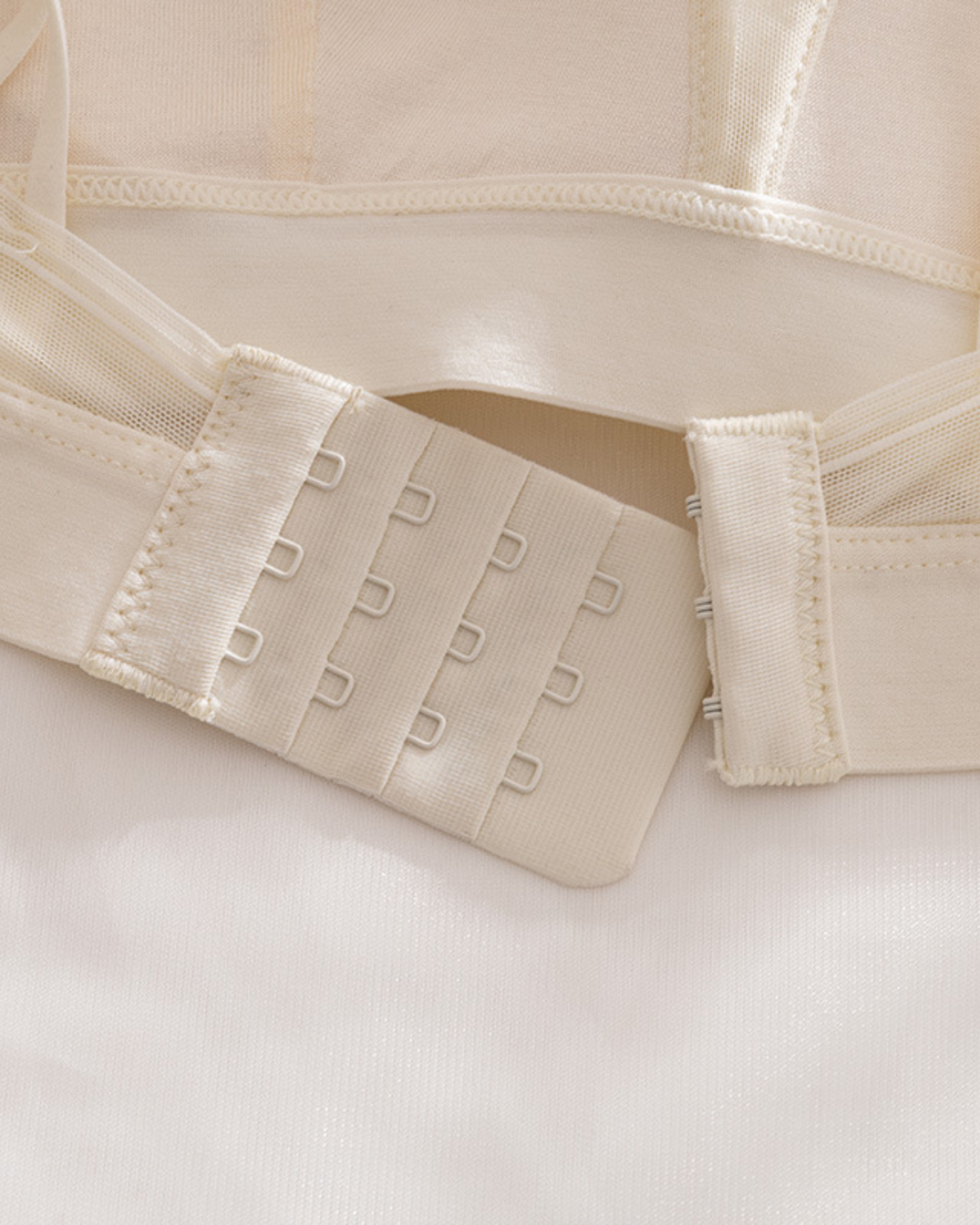 Weicher Bralette-BH mit Netz.