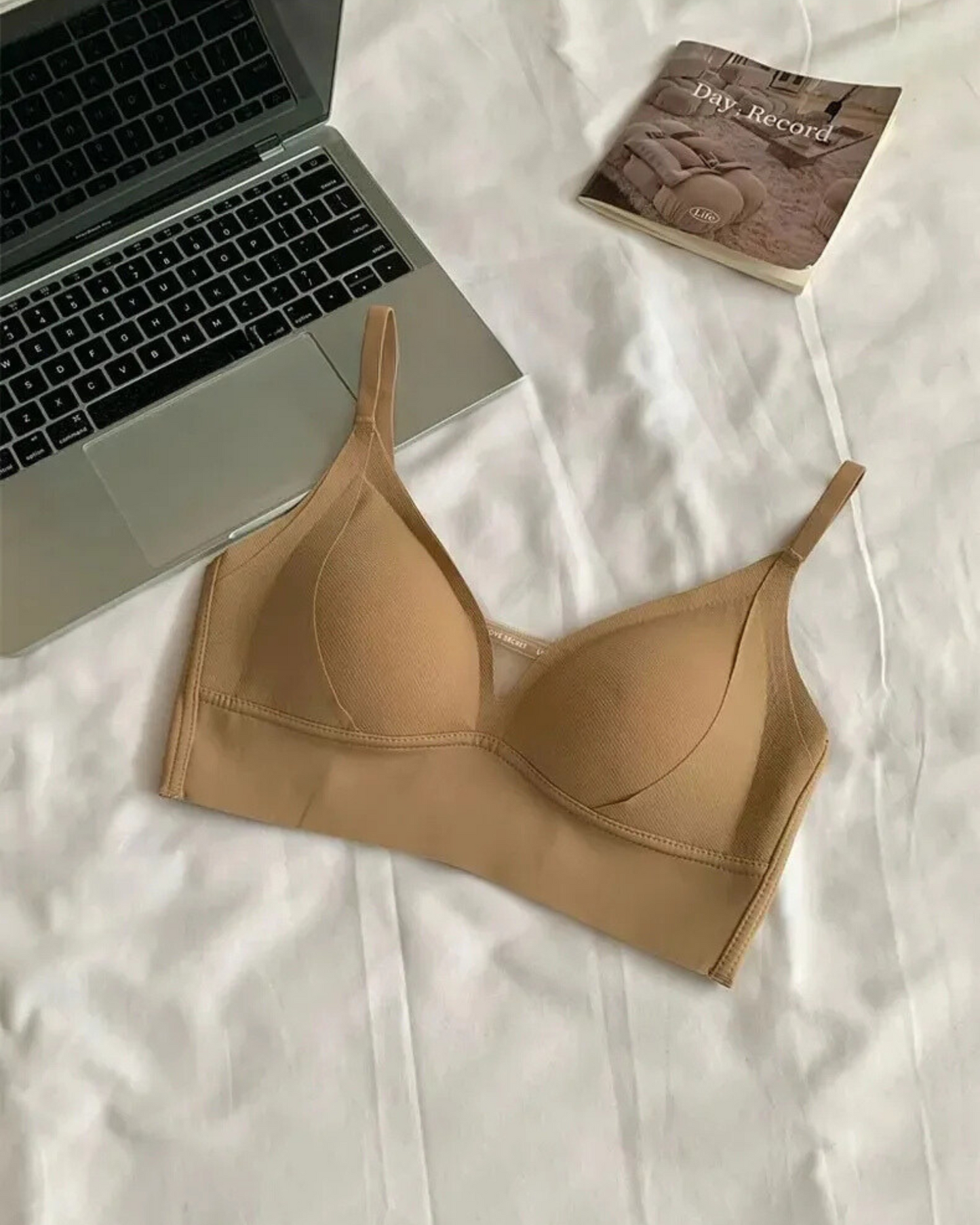 Weicher Bralette-BH mit dekorativem Unterteil
