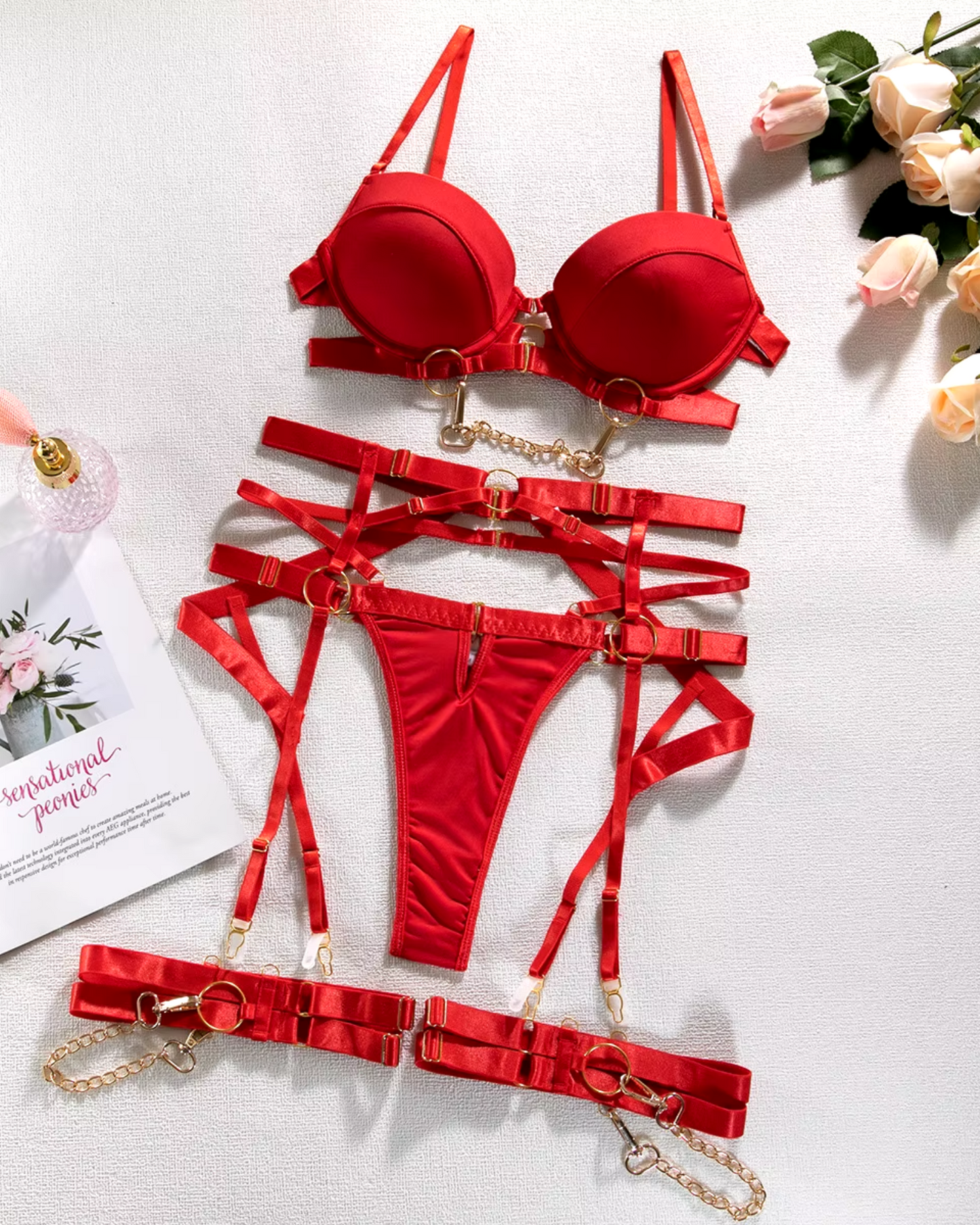 Bügel-BH-Set mit metallischen Ketten und verstellbaren Trägern