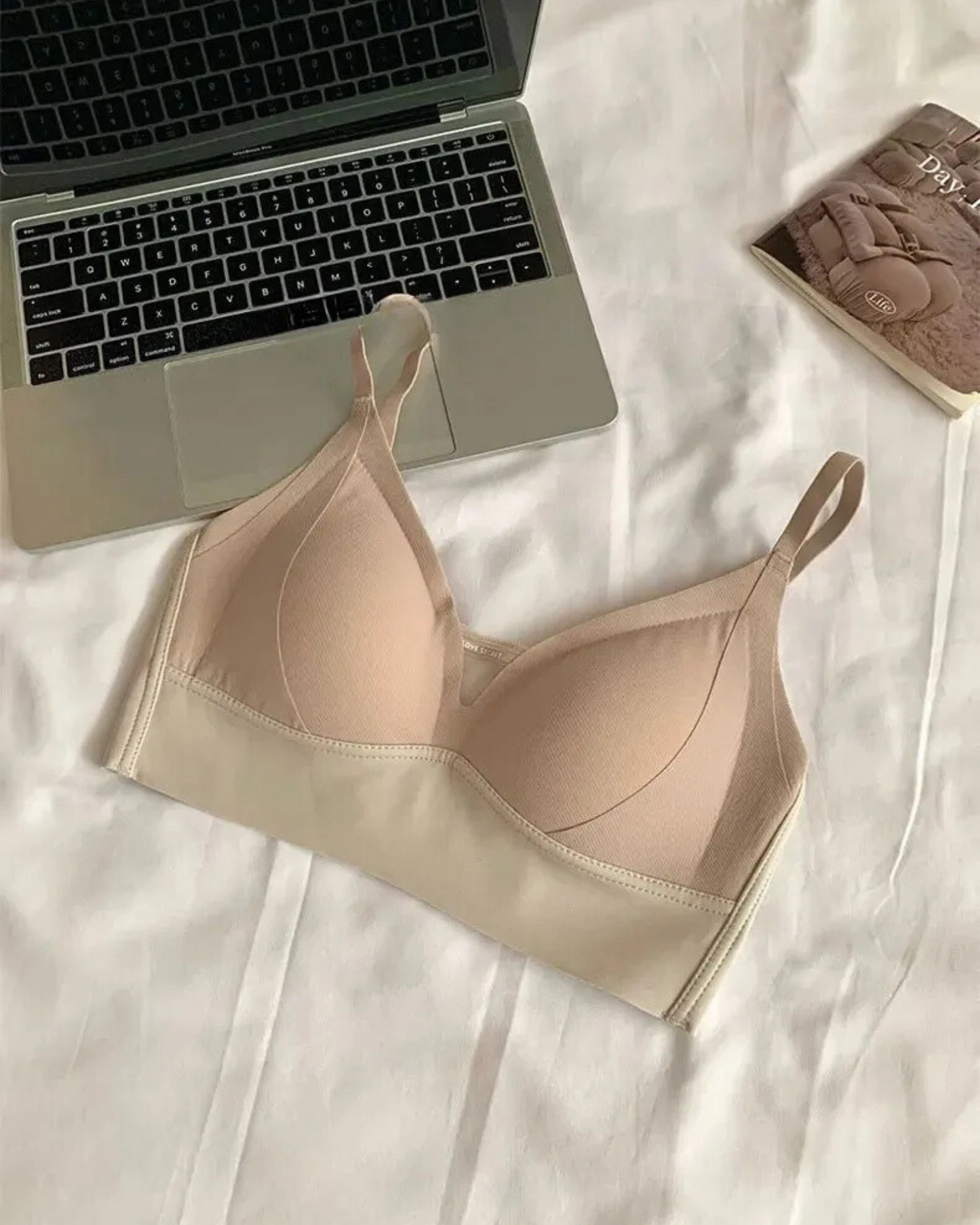 Weicher Bralette-BH mit dekorativem Unterteil