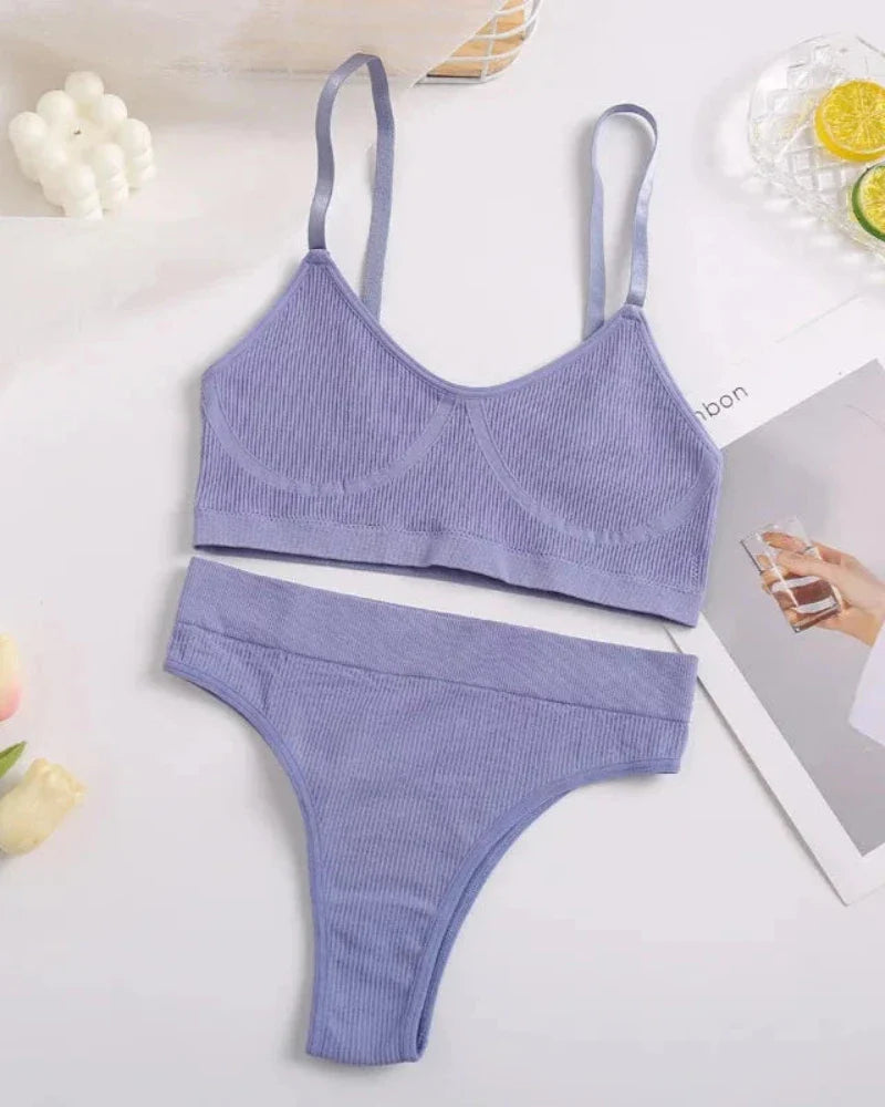 Bequeme Unterwäsche-Set aus geripptem Material