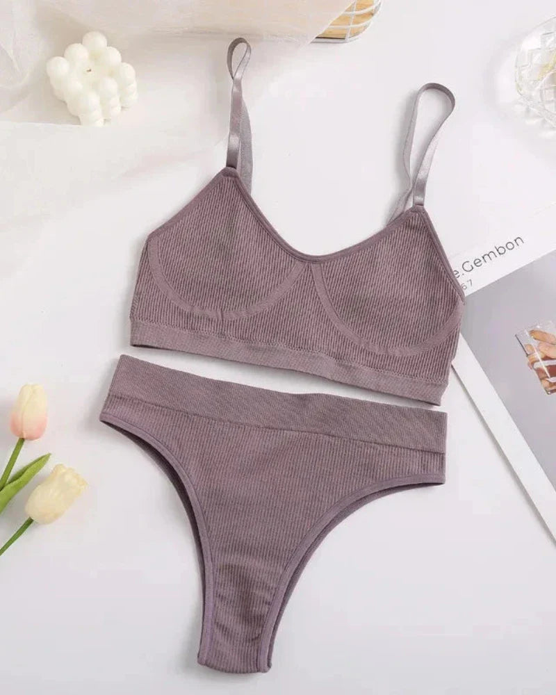 Bequeme Unterwäsche-Set aus geripptem Material
