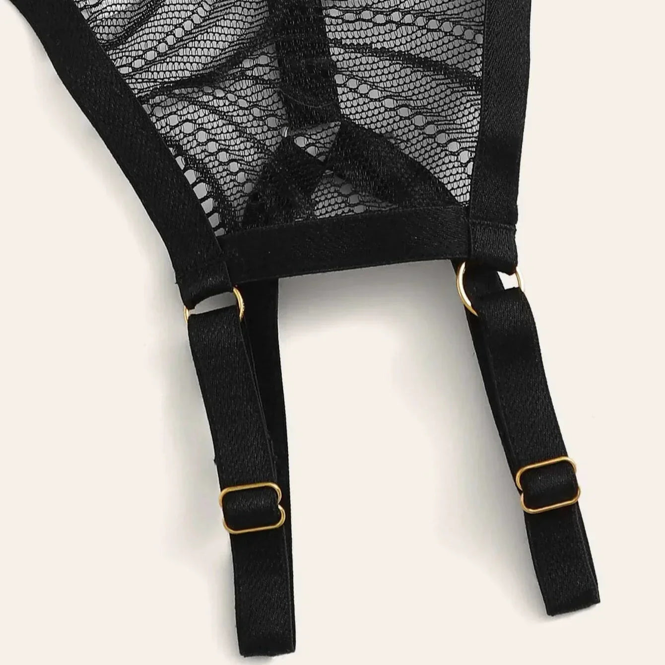 Offene Schalen in einem Set mit Spitze