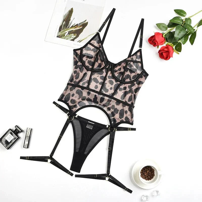 Set aus Unterwäsche mit Korsett und Strumpfhalter.