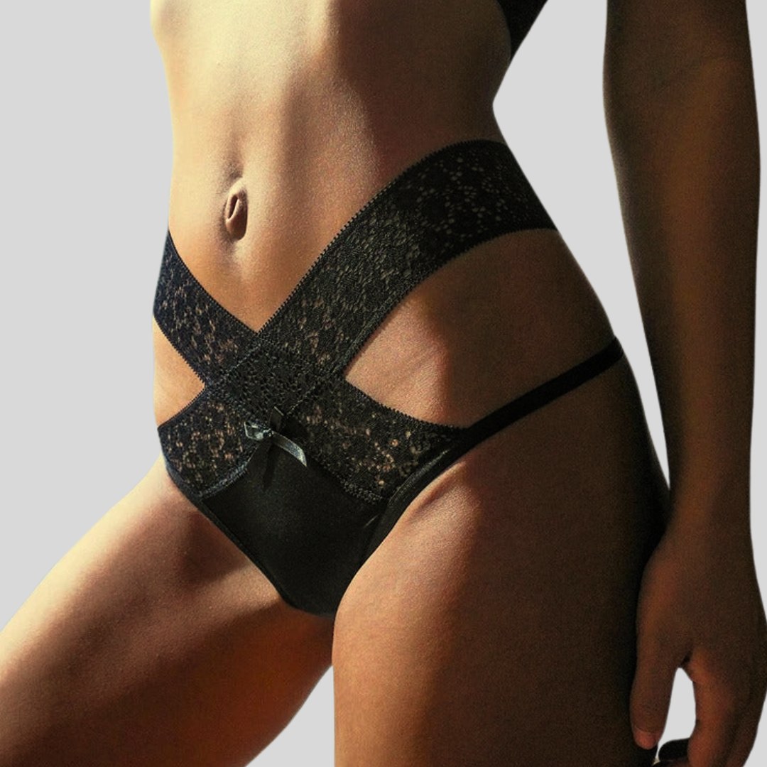 Spitzenstrings mit dekorativen Bändern