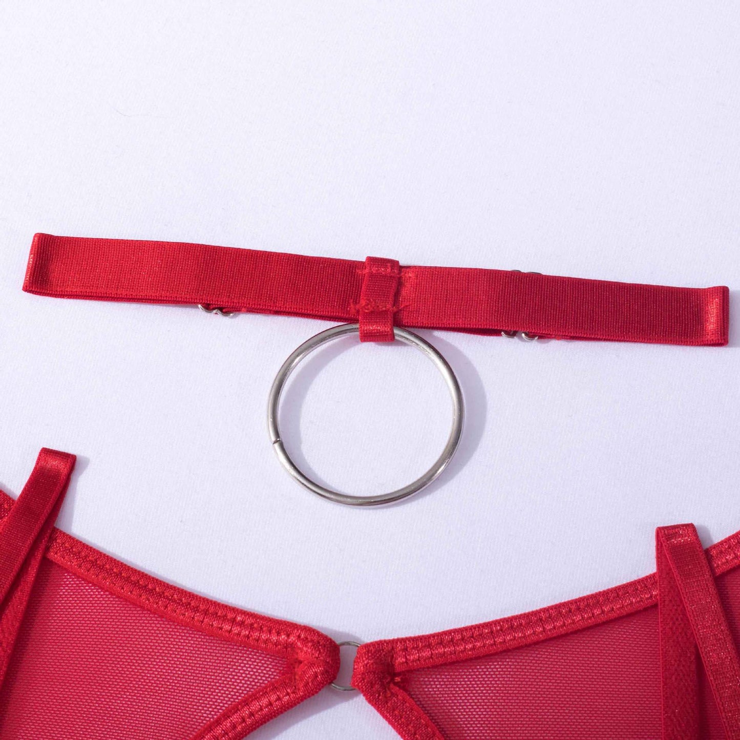 Set aus Unterwäsche mit Choker und Rock