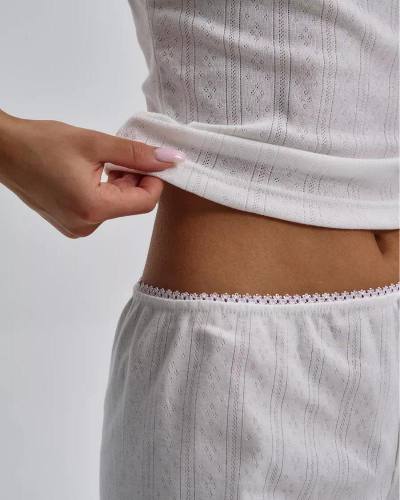 Kurze Spitzenpyjama mit Trägern