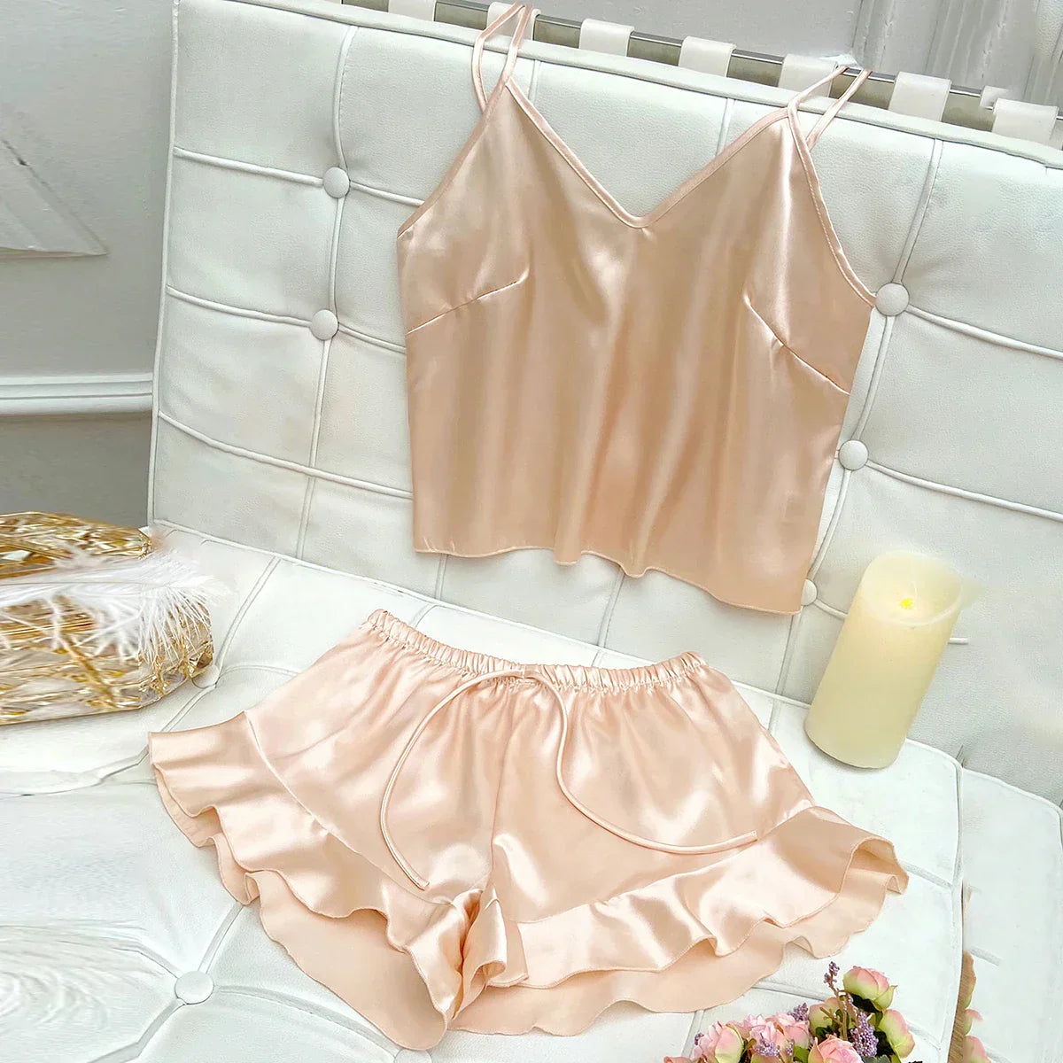 Schlafanzugset mit satiniertem Top und Shorts