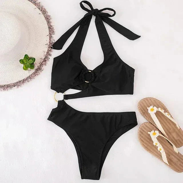 Einteiliger Badeanzug mit dekorativen Ringen