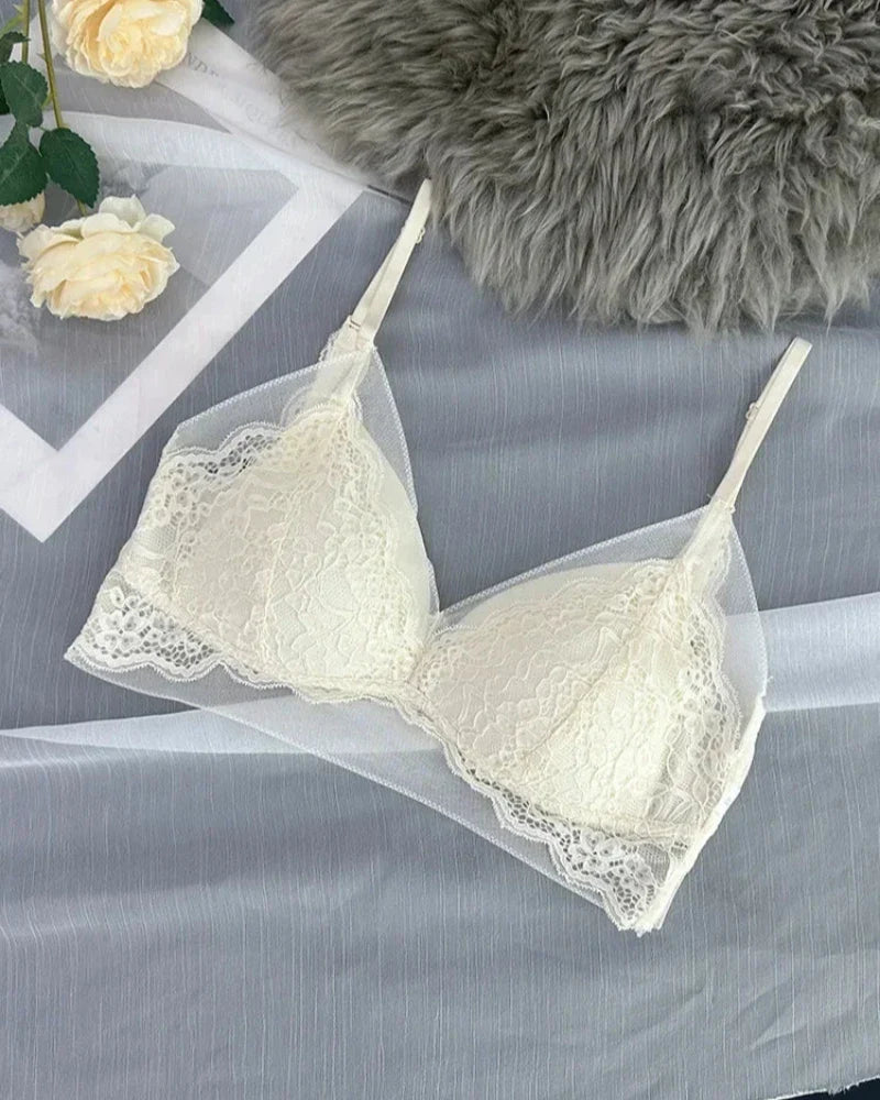 Weicher Spitzen-Bralette-BH mit Netz.