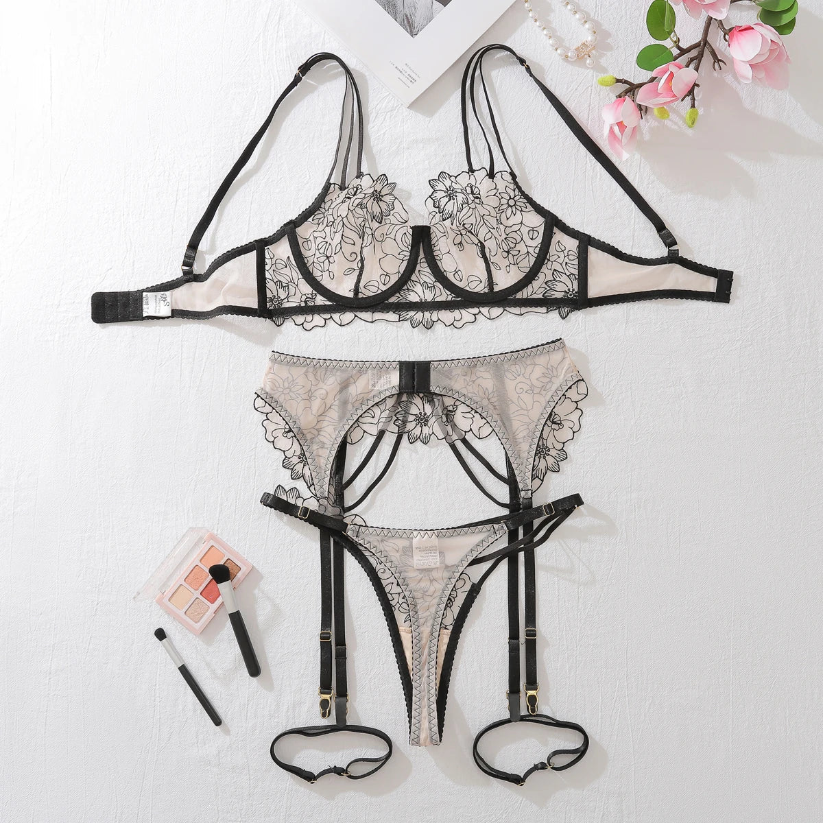 Durchsichtiger Wäsche-Set mit bestickten Blumen