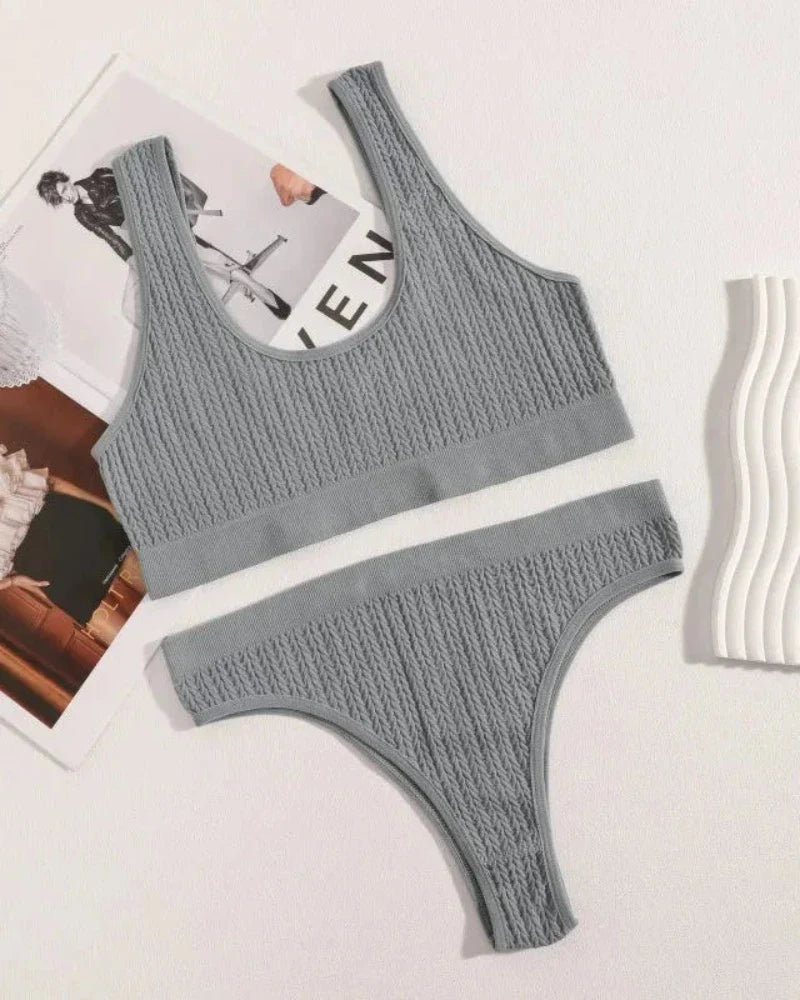 Bequeme Unterwäsche-Set aus strukturiertem Material