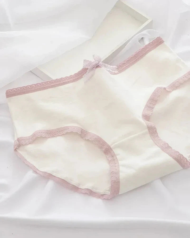 Klassische Slips mit Schleife und Spitze