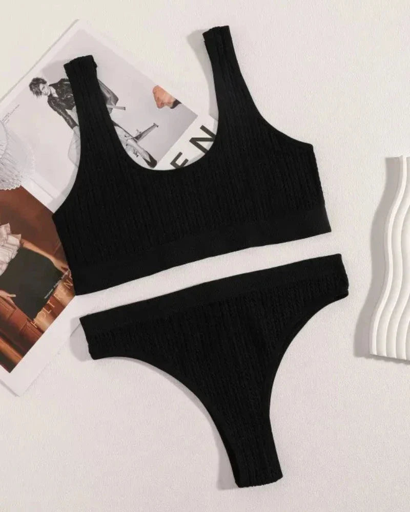 Bequeme Unterwäsche-Set aus strukturiertem Material