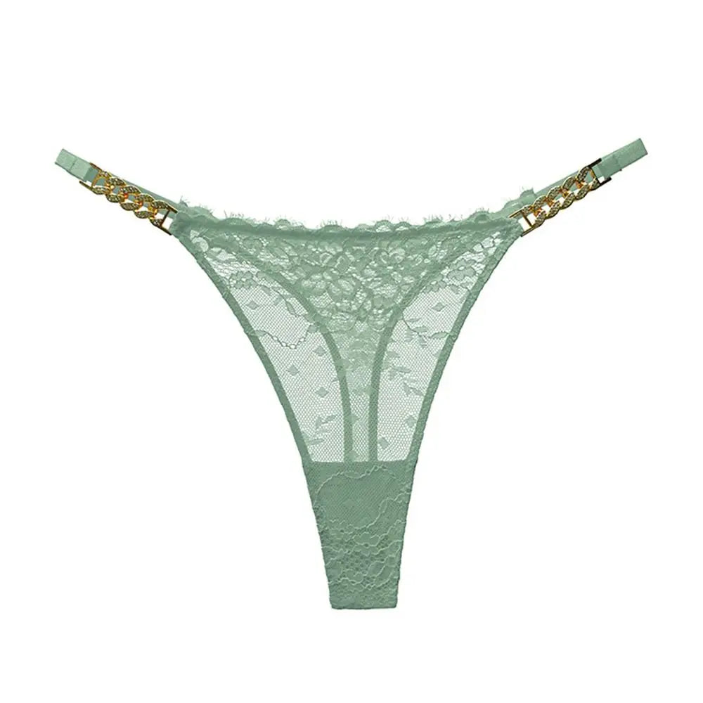 String mit dekorativer Kette