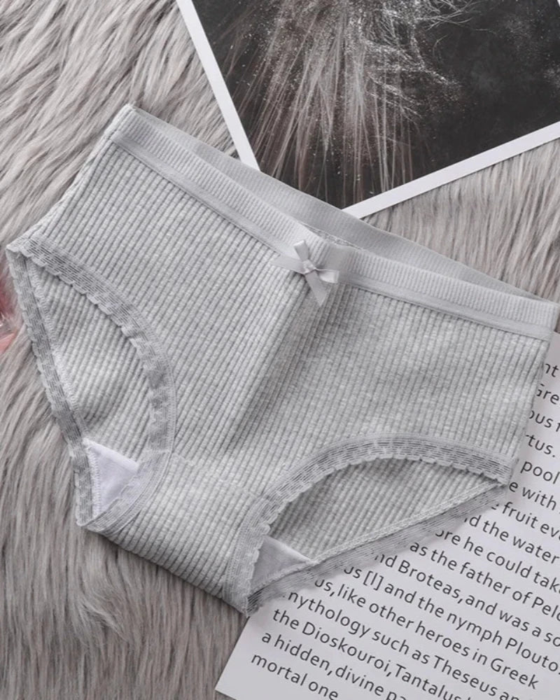 Bequeme gestreifte Slips mit Spitze