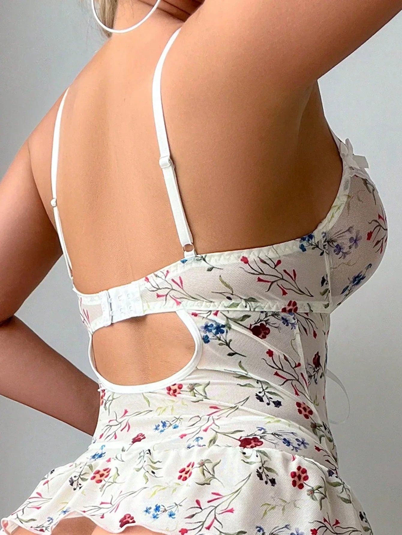 Netzbody mit Blumenmuster