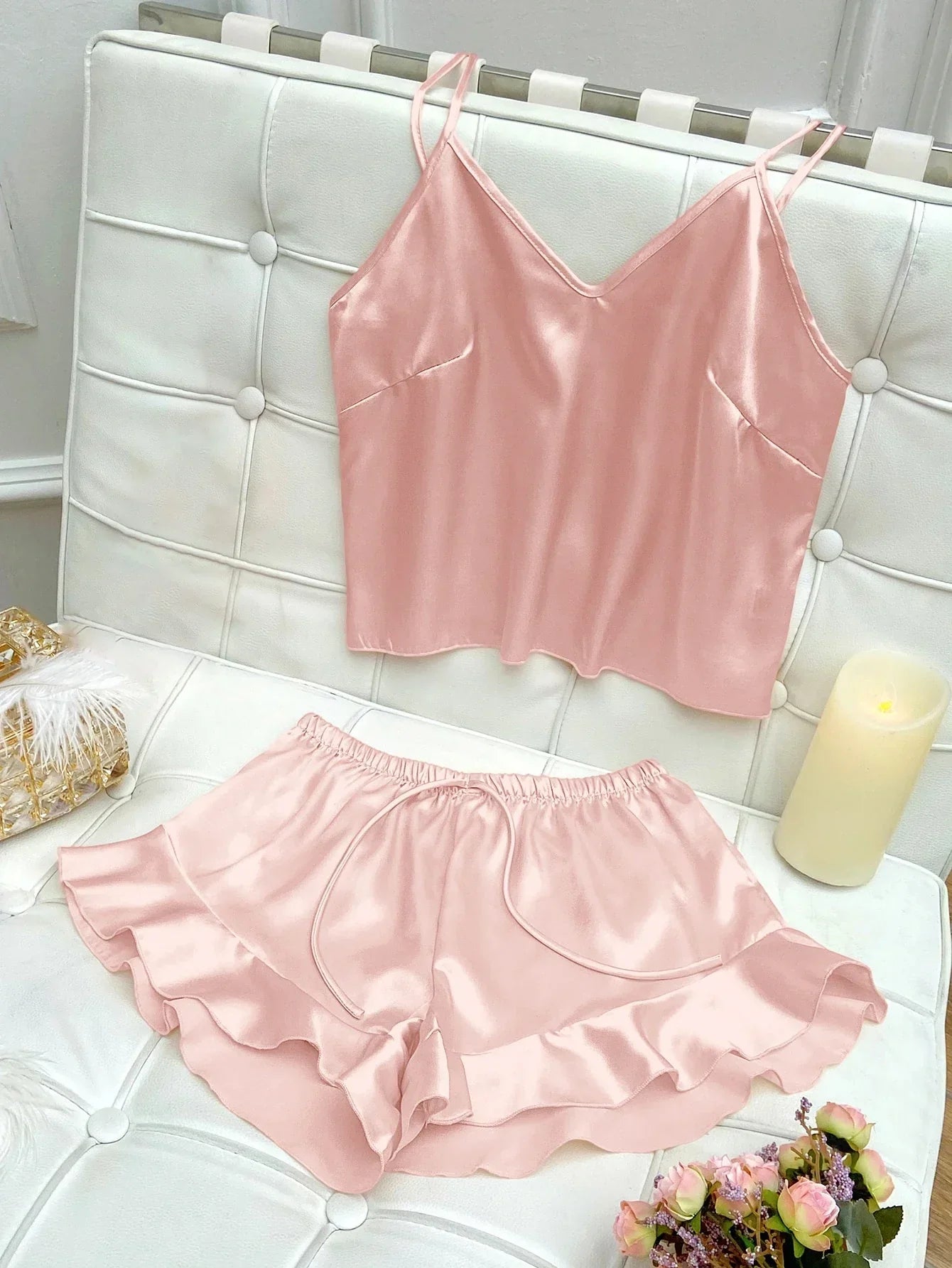 Schlafanzugset mit satiniertem Top und Shorts