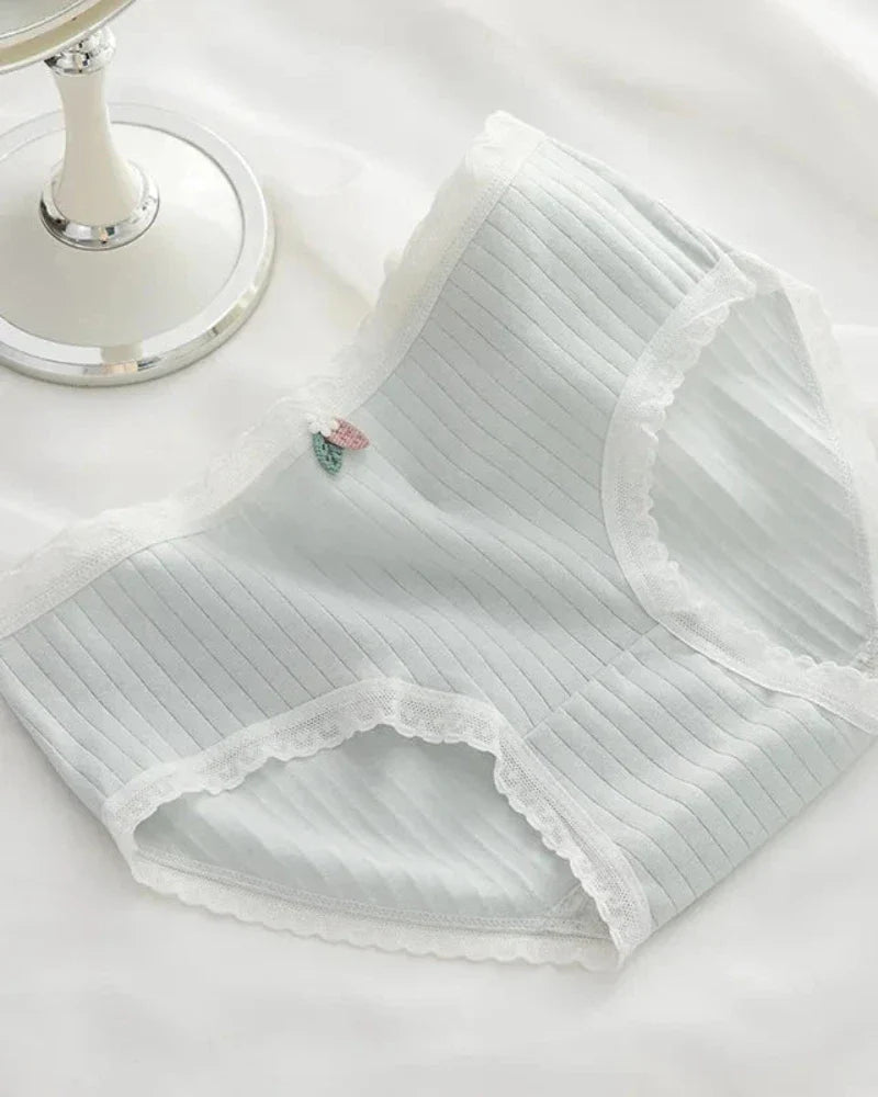 Bequeme Slips mit dekorativer Spitze