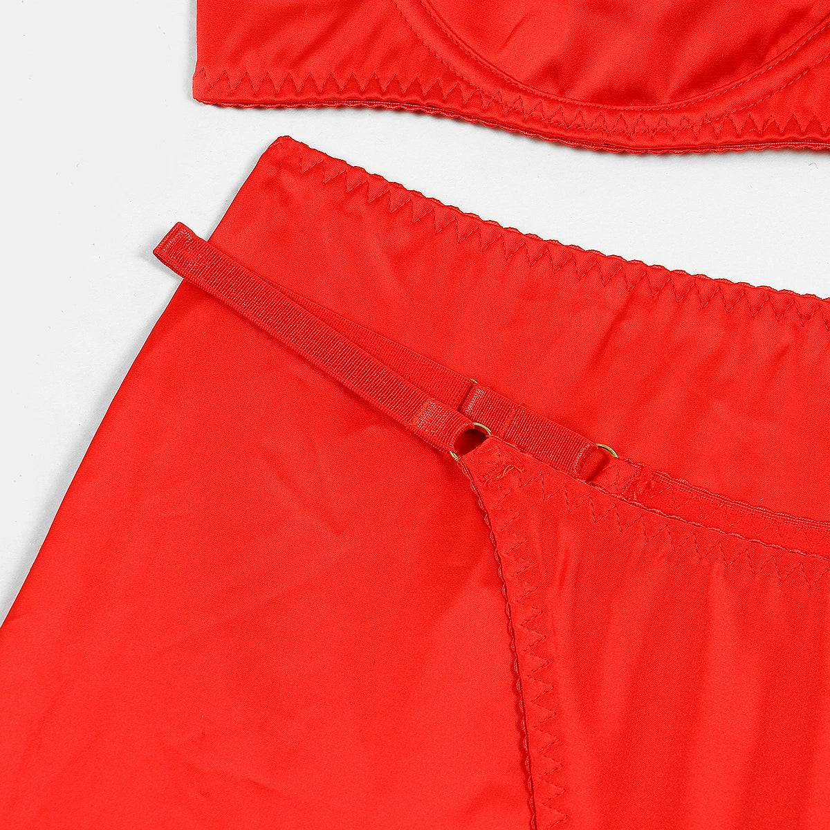 Satin-BH-Set mit Spitzen-Einsätzen