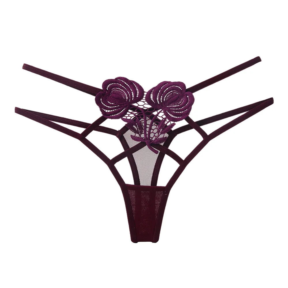 String mit dekorativen Rosen vorne