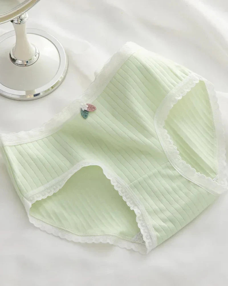 Bequeme Slips mit dekorativer Spitze