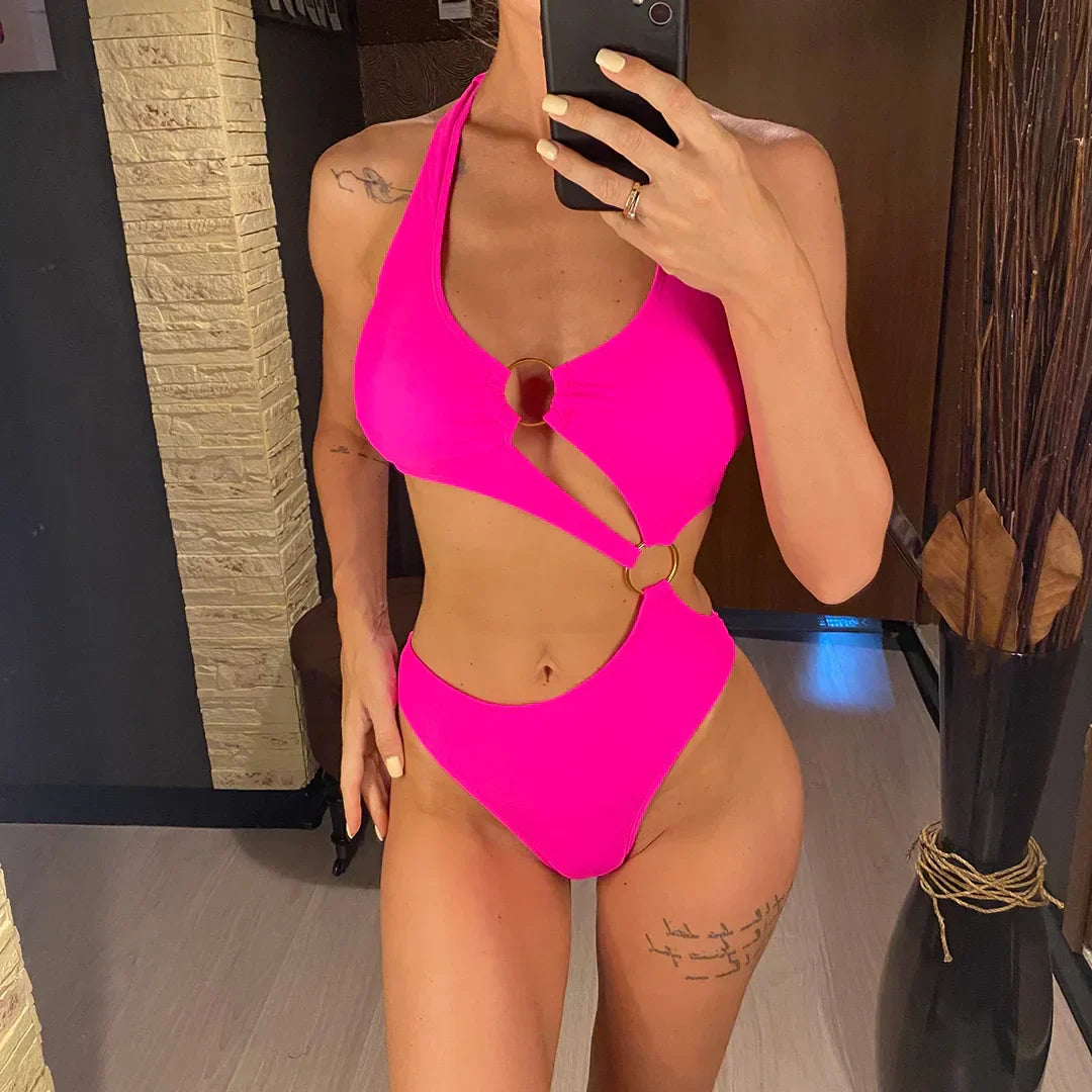 Monokini mit dekorativen goldenen Ringen