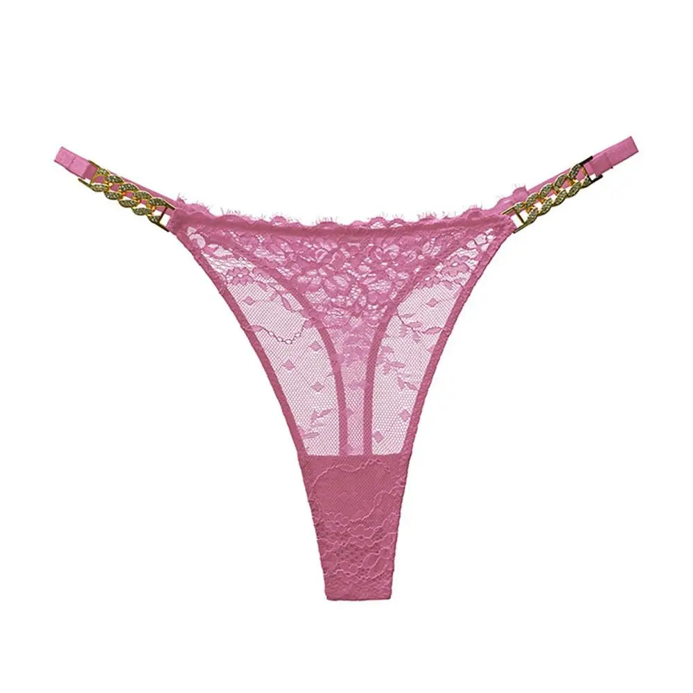 String mit dekorativer Kette