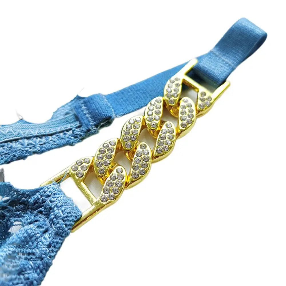 String mit dekorativer Kette