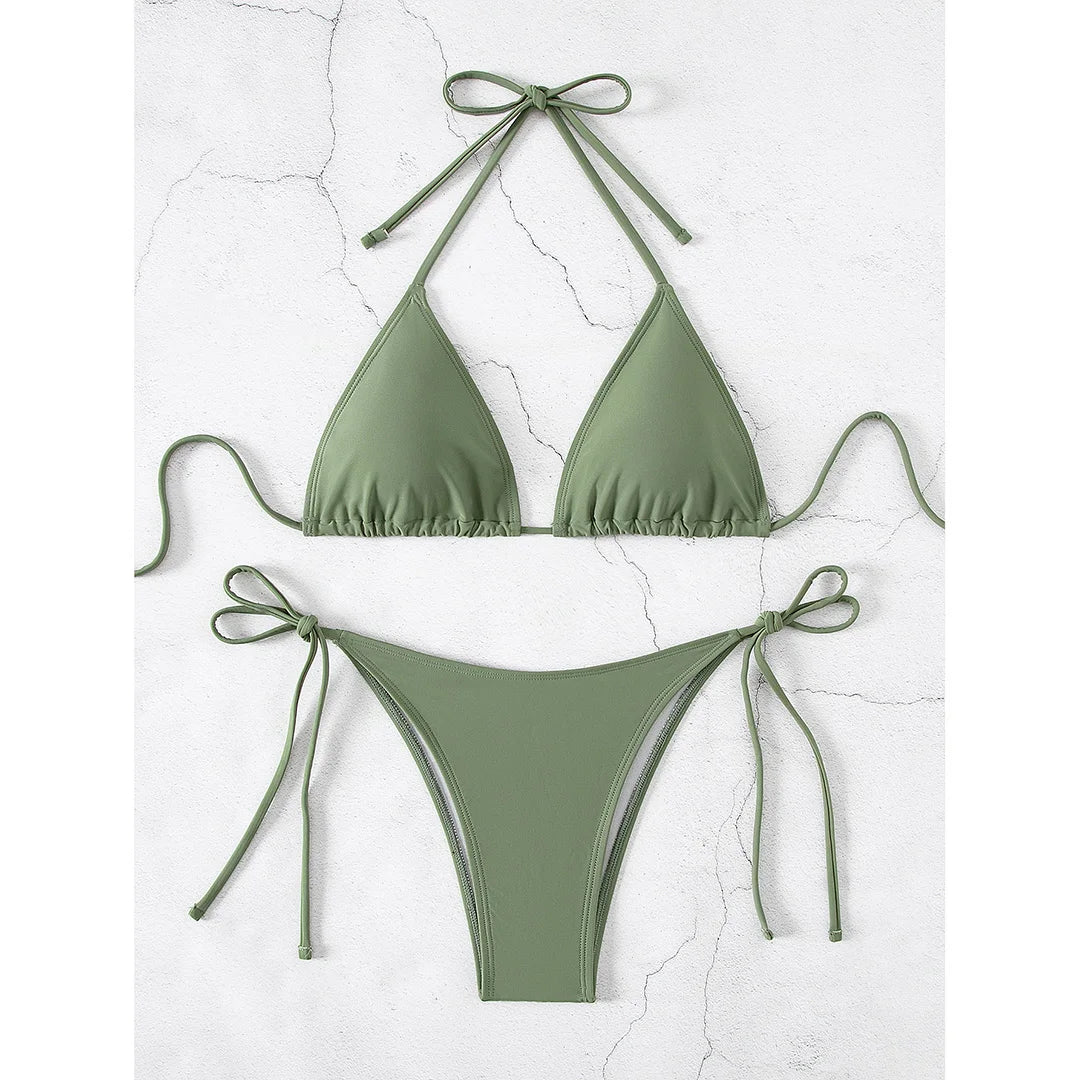 Bikini mit verstellbaren dreieckigen Cups