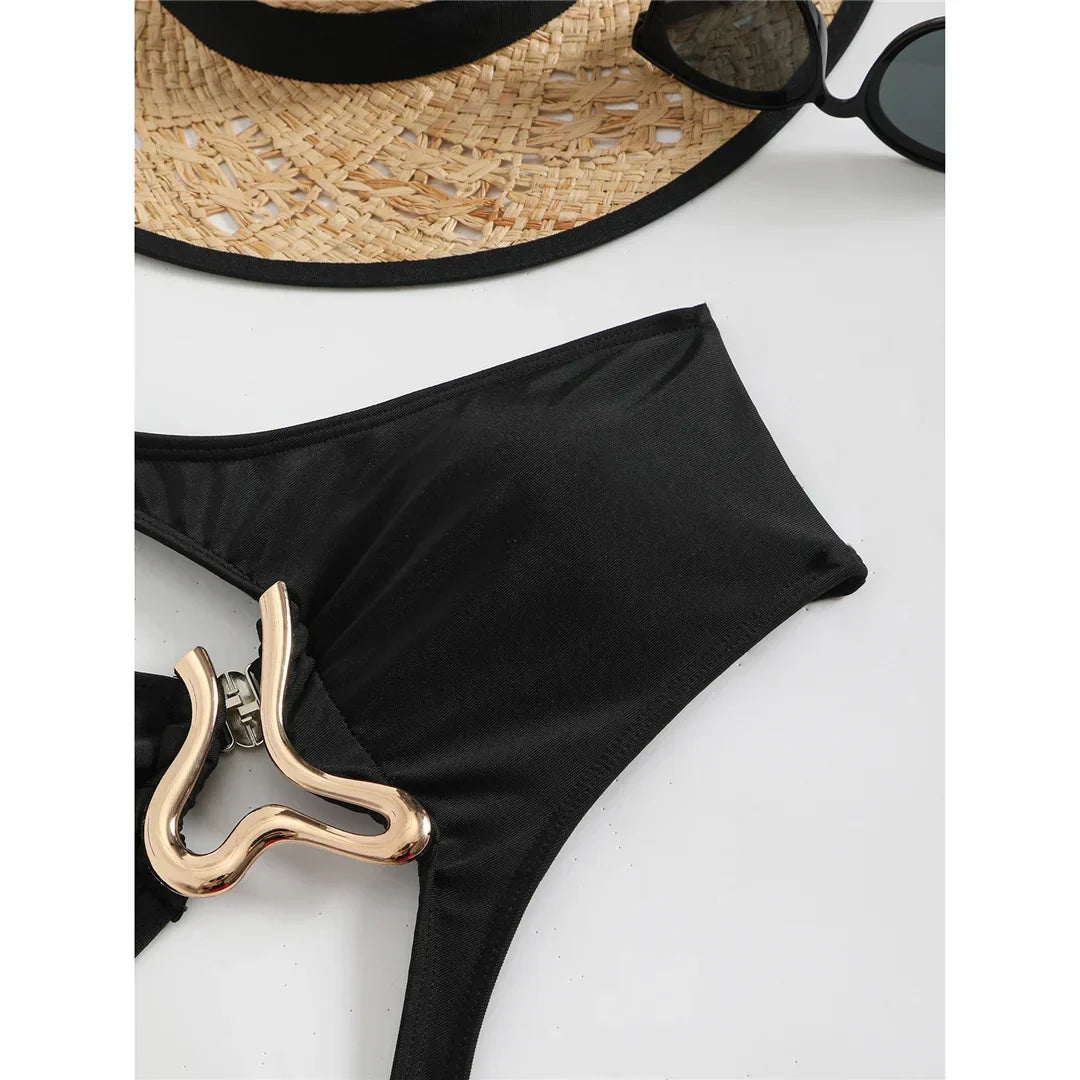Monokini mit starken Ausschnitten