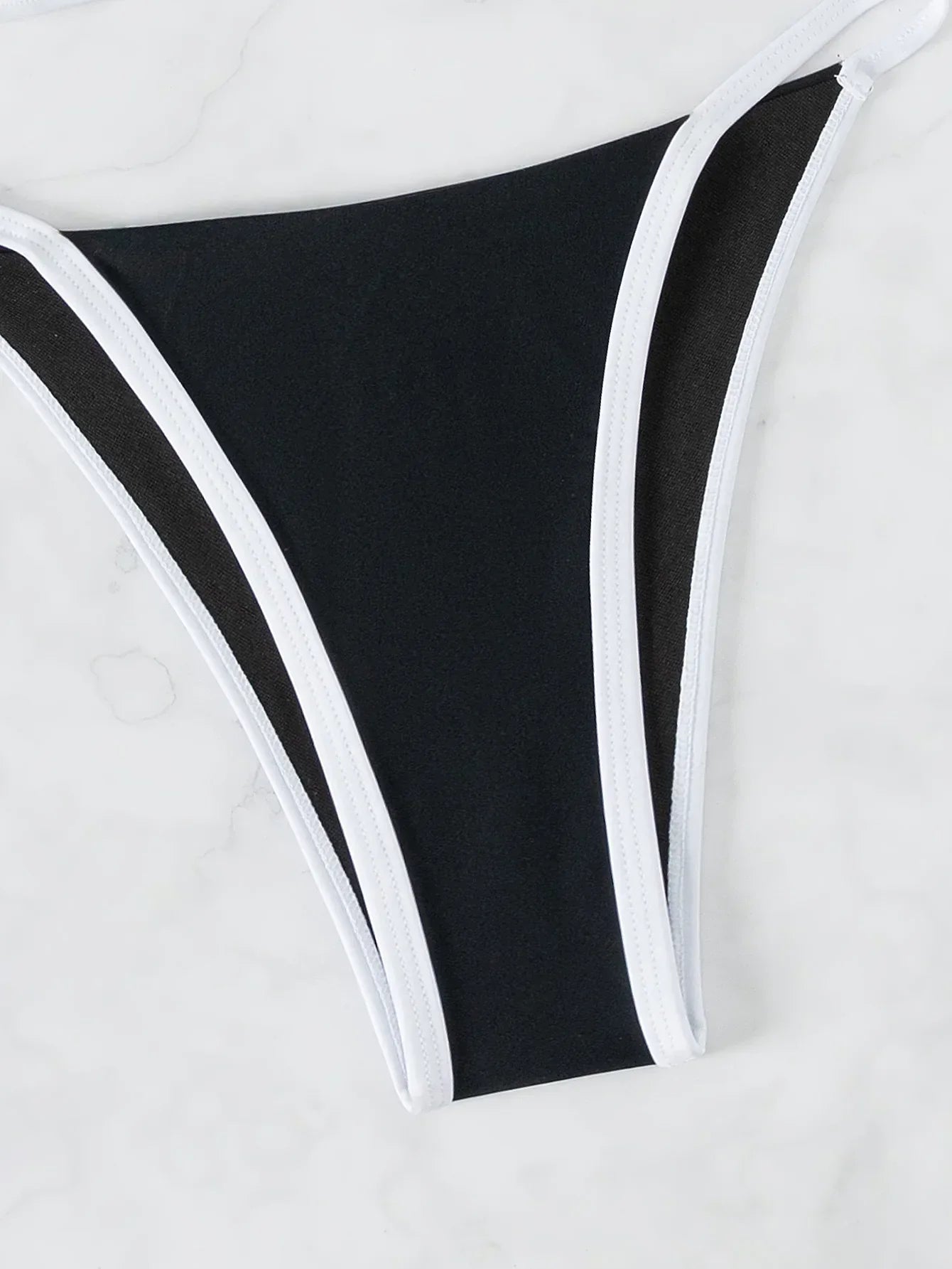 Bikini mit Rückenbindung