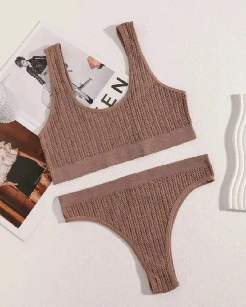 Bequeme Unterwäsche-Set aus strukturiertem Material