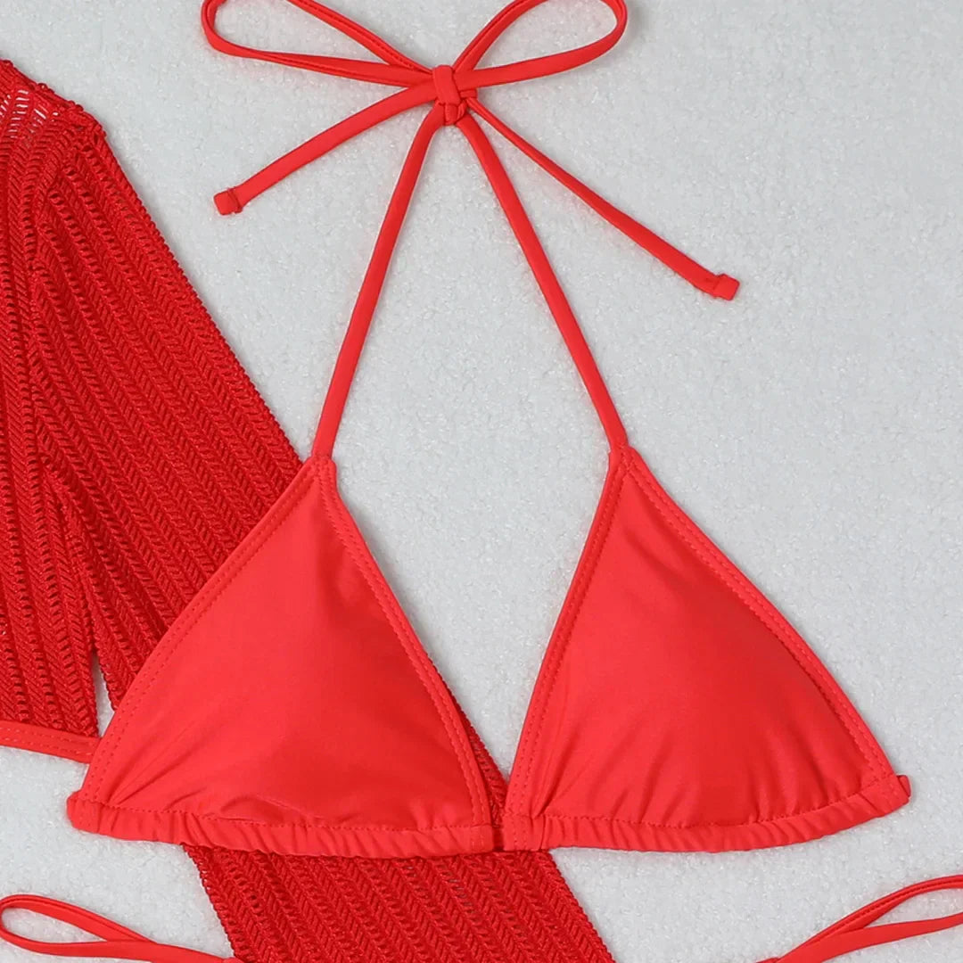 Bikini mit freiem Rücken und Strandkleid