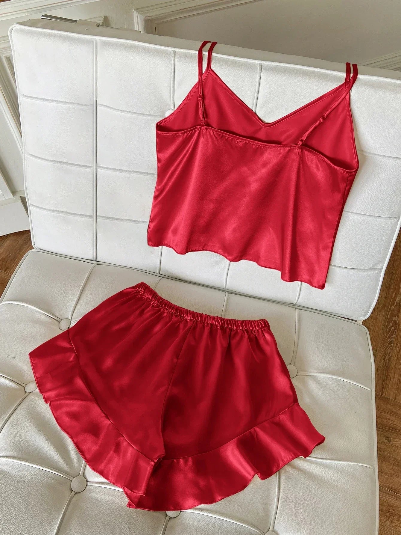 Schlafanzugset mit satiniertem Top und Shorts