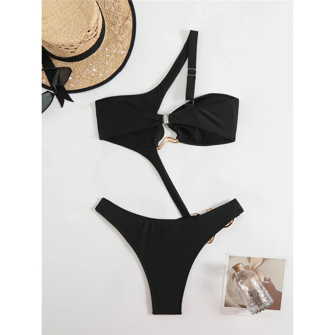 Monokini mit starken Ausschnitten
