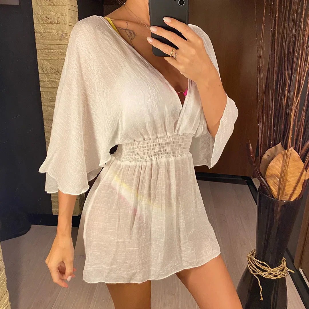 Luftiges Strandkleid mit tiefem Wickelausschnitt