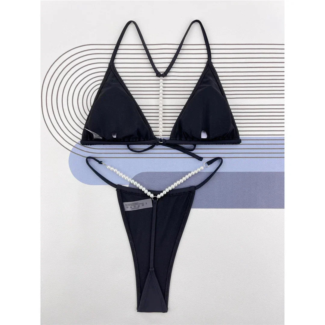 Bikini mit Perlen auf dem Rücken