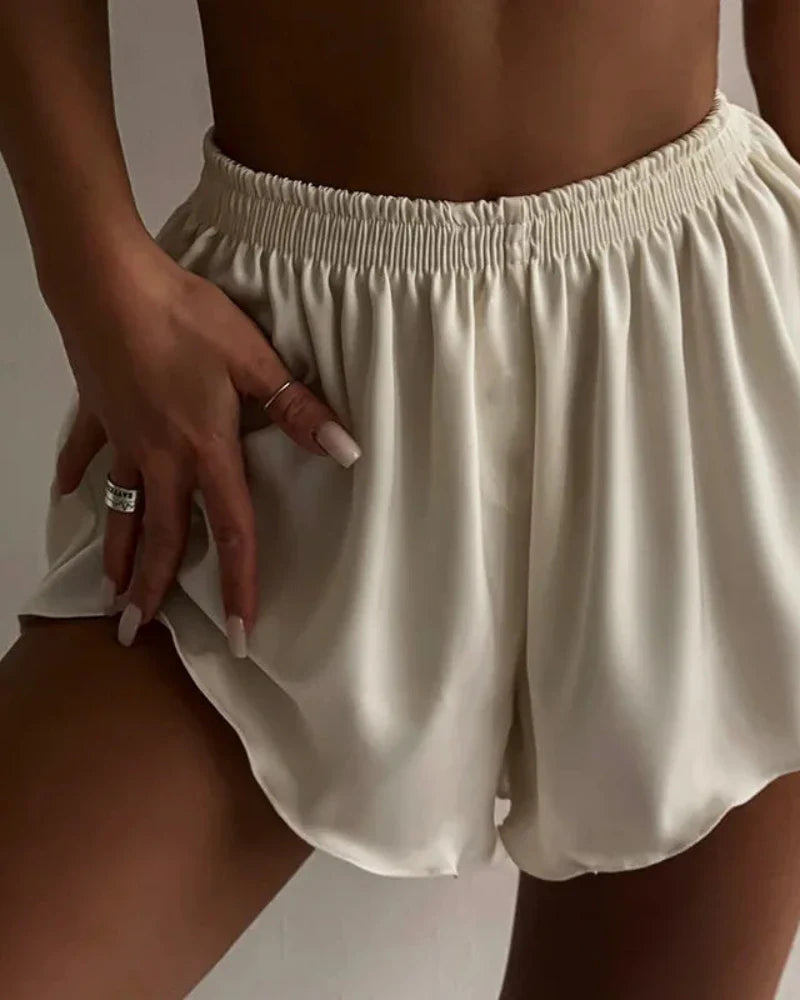 Kurze Satin-Pyjama mit Bindung am Rücken