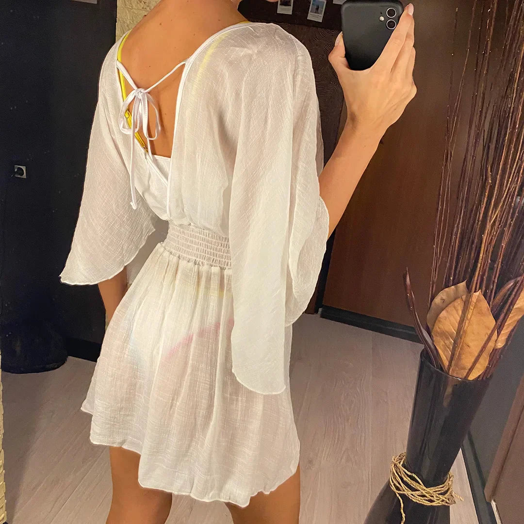 Luftiges Strandkleid mit tiefem Wickelausschnitt