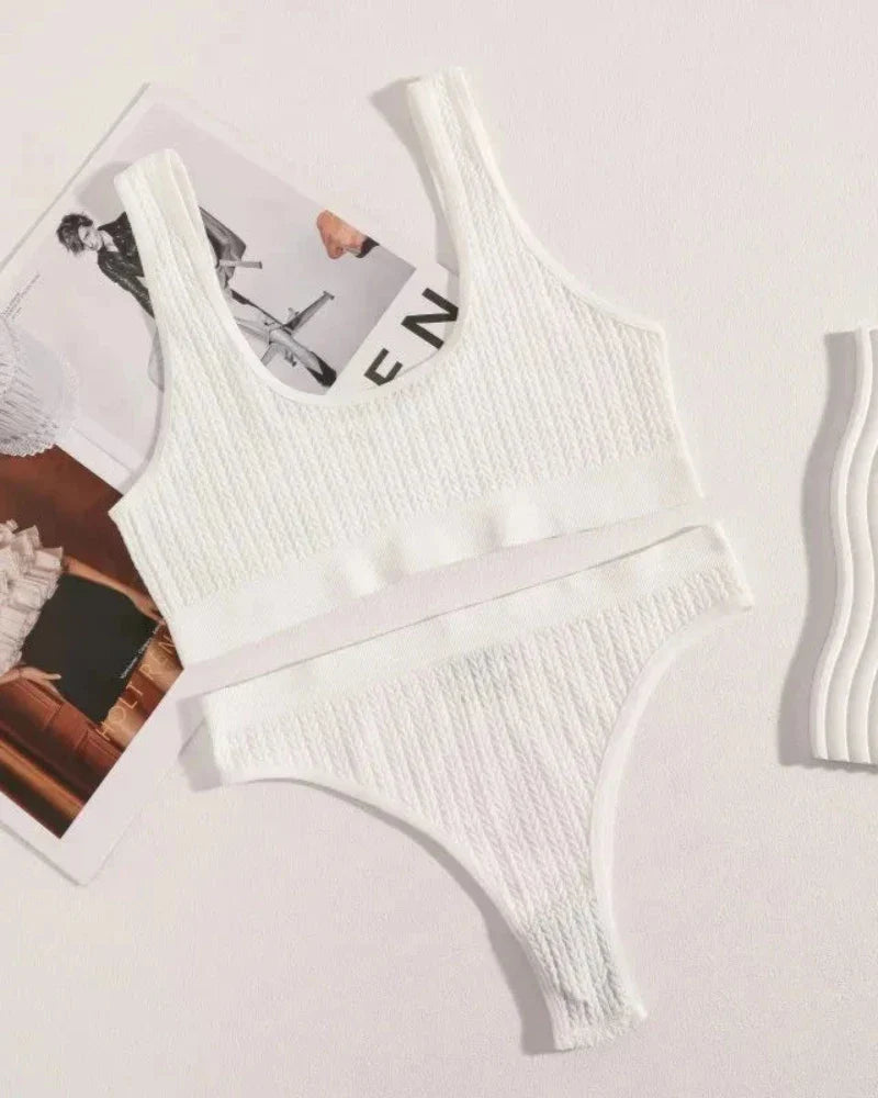 Bequeme Unterwäsche-Set aus strukturiertem Material