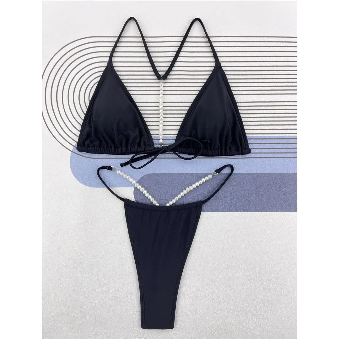 Bikini mit Perlen auf dem Rücken