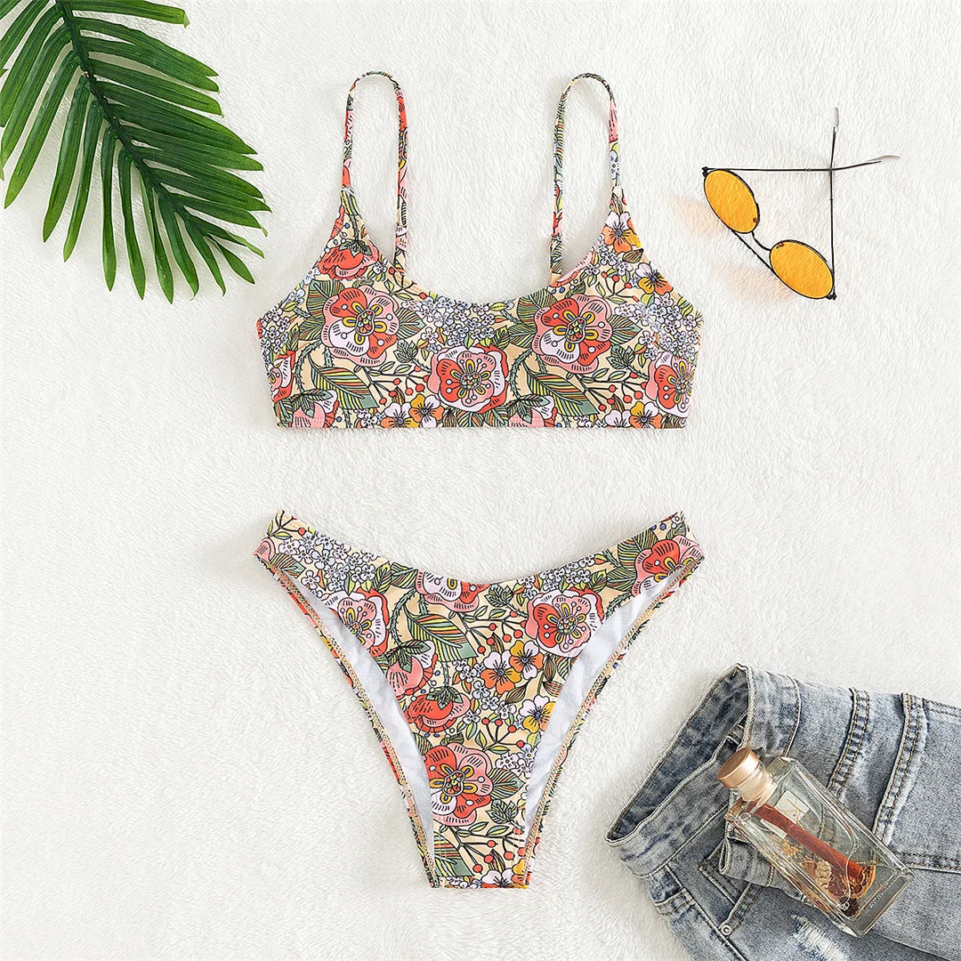 Zweiteiliger Badeanzug mit zartem Blumenmuster