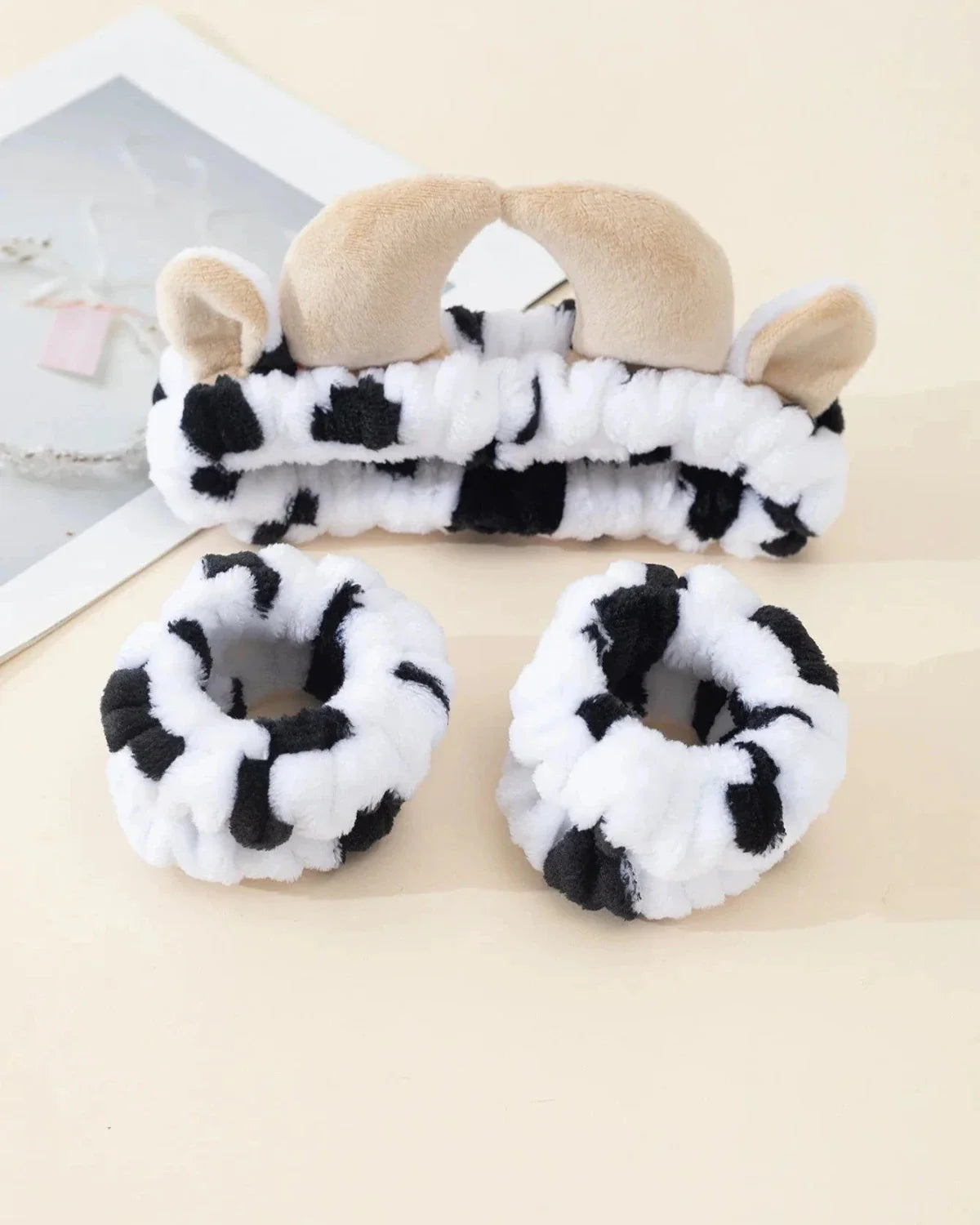 Flauschiges Haarband mit Kuhmotiv
